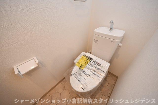 THE APARTMENT 開のトイレ