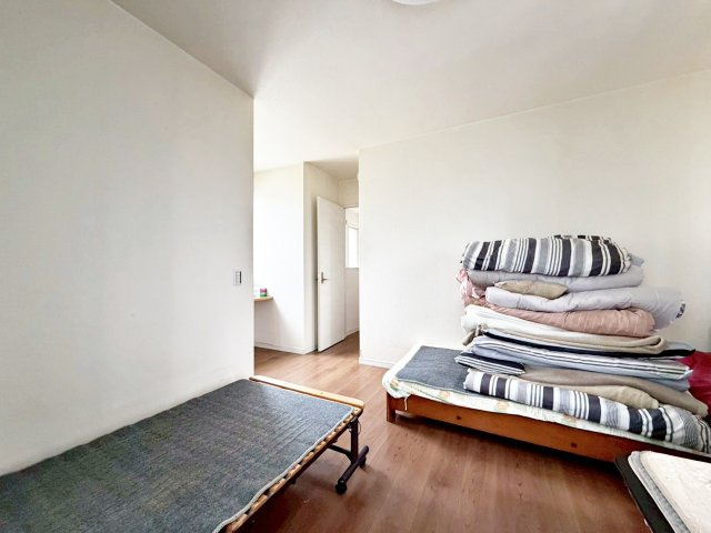 【寝室】 | 阿見町よしわら２丁目　中古戸建 | シンプルなデザインの寝室！ぜひあなた好みに！