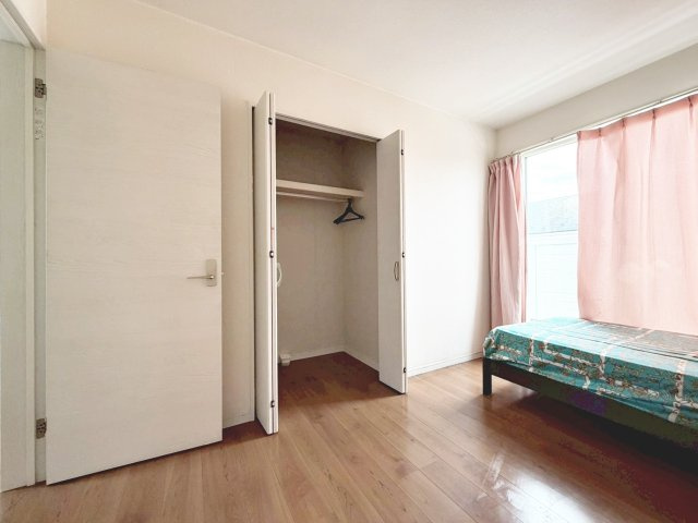 【収納】 | 阿見町よしわら２丁目　中古戸建 | ハンガーパイプ付でお洋服の出し入れもラクラクです！