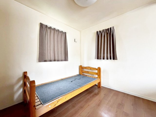 【洋室】 | 阿見町よしわら２丁目　中古戸建 | 机にベットを置けば子供部屋の完成です！