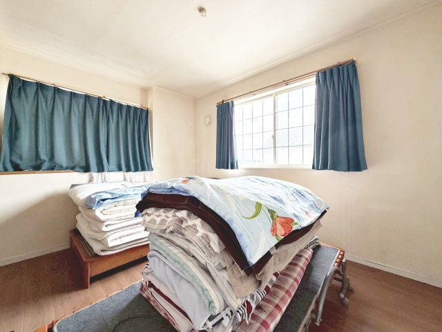 【洋室】 | 阿見町よしわら２丁目　中古戸建 | 木の温もりがやさしいフローリング♪