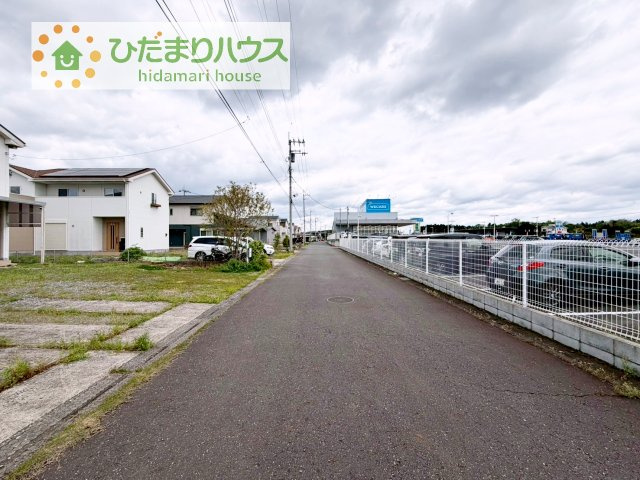 【前面道路含む現地写真】 | 阿見町よしわら２丁目　中古戸建 | 車通りが少ないのでお子様の外遊び時も安心です！