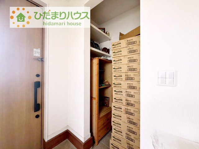 【玄関】 | 阿見町よしわら２丁目　中古戸建 | シューズインクローク付きでベビーカーやゴルフバックなど収納に困るものもスッキリ！