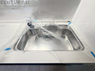 大きなシンクでお鍋などの大きな調理器具を洗う際にも便利です。