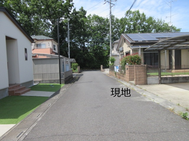 中古戸建　鳩山町大豆土937-34（期間限定現況販売）の前面道路含む現地写真