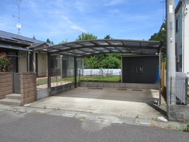 中古戸建　鳩山町大豆土937-34（期間限定現況販売）の駐車場