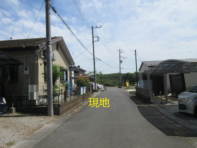 中古戸建　鳩山町大豆土937-34（期間限定現況販売）の前面道路含む現地写真