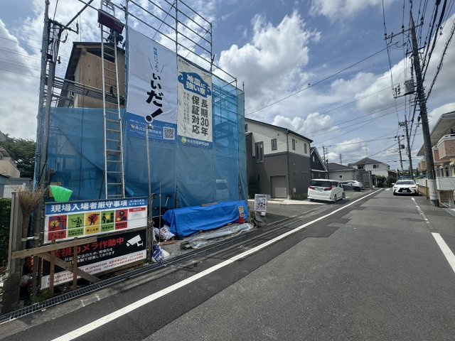 日野市神明４丁目の新築一戸建の前面道路含む現地写真