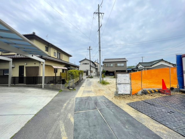 高浜市本郷町3丁目8番16『仲介手数料無料』新築戸建ての前面道路含む現地写真