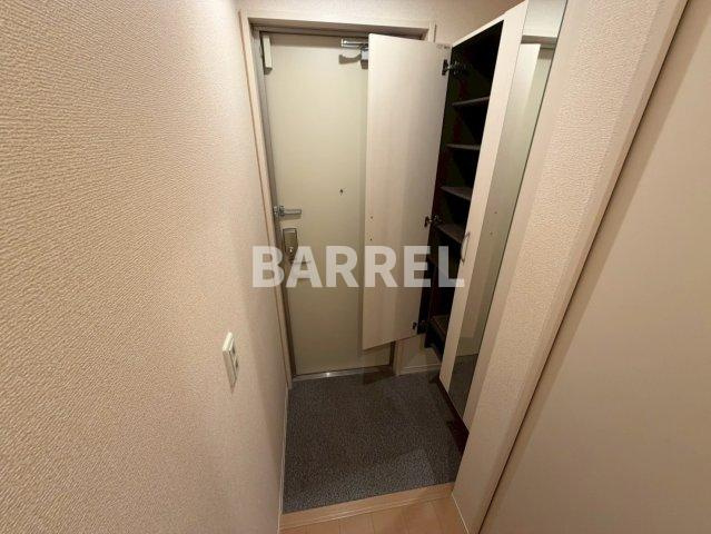 グランデュール森小路の玄関