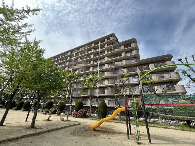 千里台スカイハイツB棟の外観