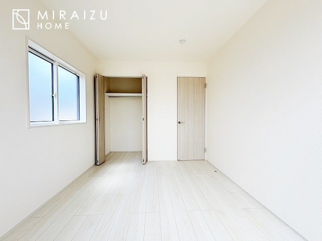 【洋室】 | 暮らしやすさを考えたプランで快適な現地ロケーションを実現。安らぎに満たされる、ゆとりのある日々を過ごせます♪