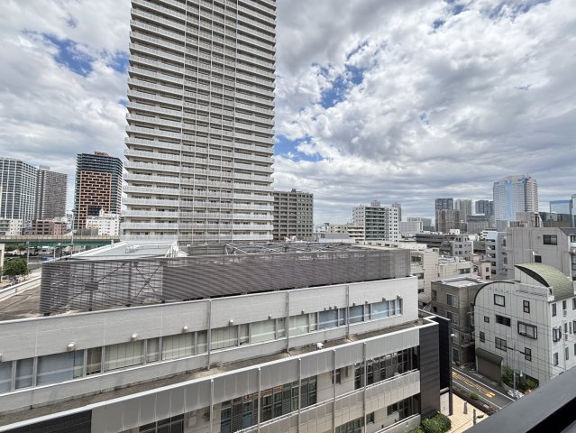 ☆正面のタワーマンションとも少し離れているため、眺望は開けています☆