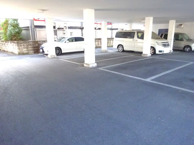 アクティーコーポの駐車場