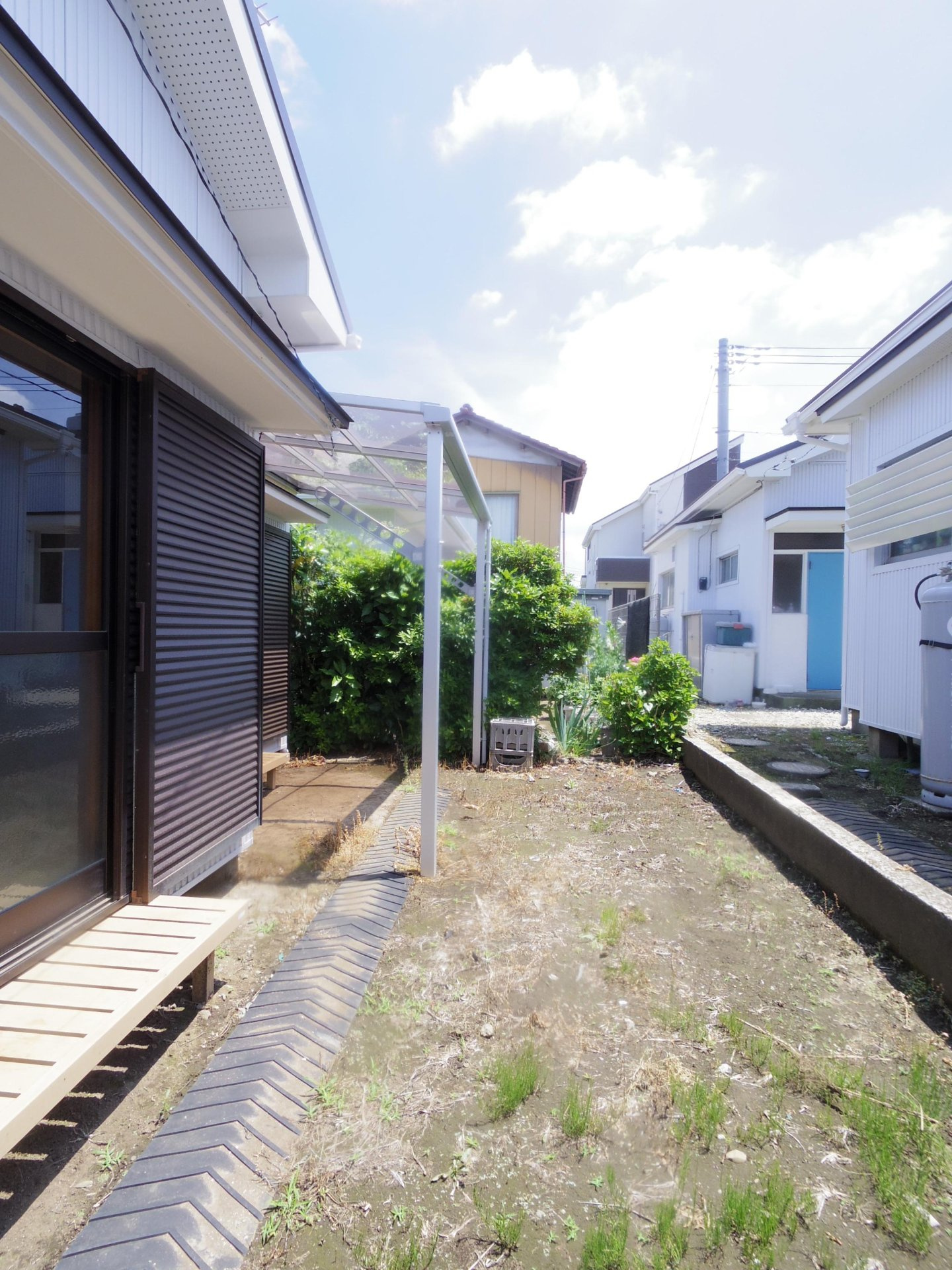 下里貸家の庭