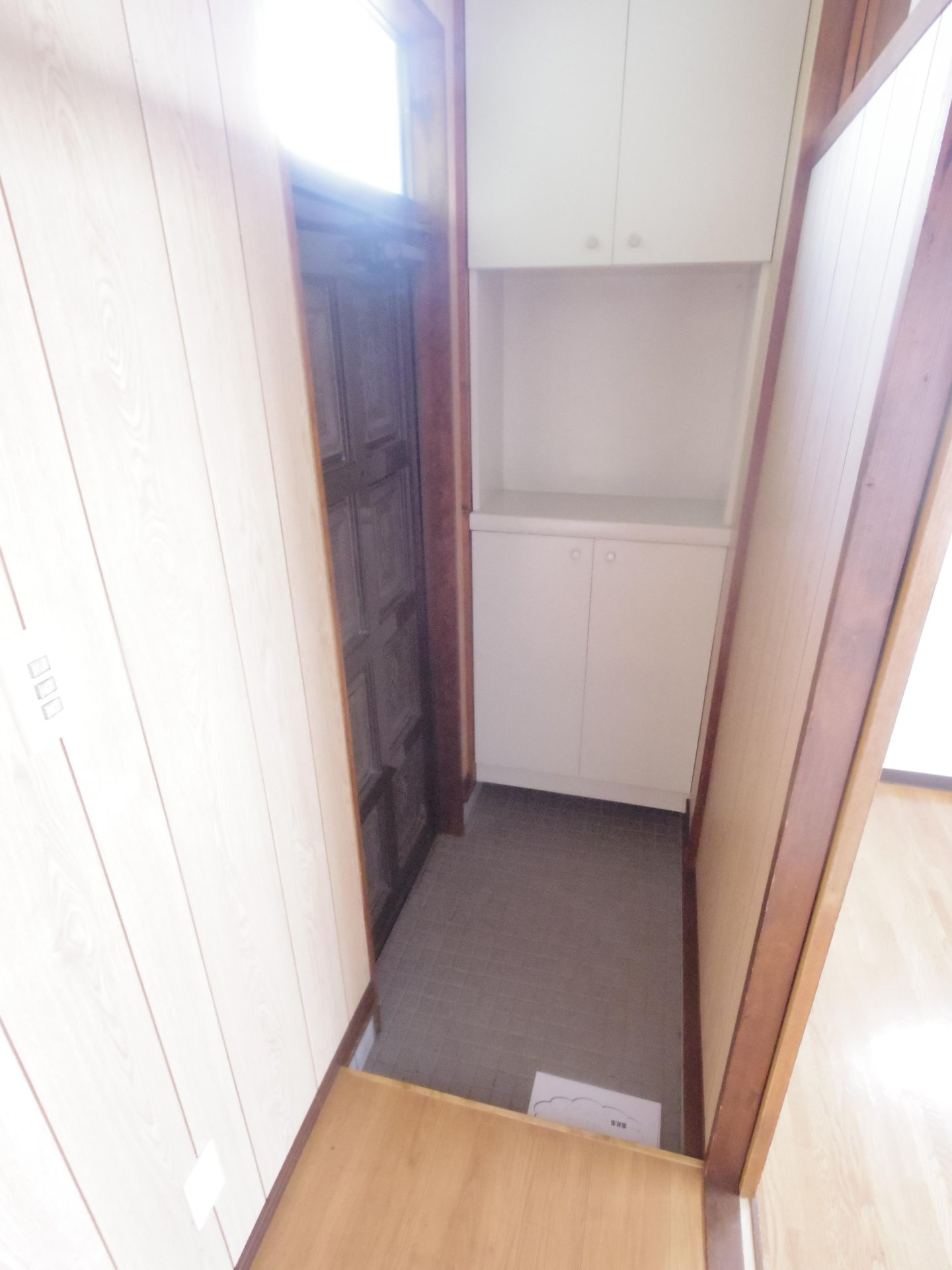 第三稲荷台ハイツの玄関