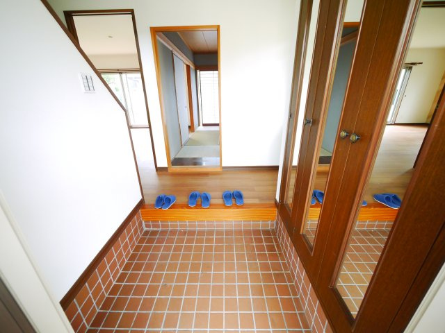 茂原市東部台　中古戸建の玄関|内外装リフォーム済み令和8年2月 都市ガス上下水 駐車2台可 敷地約73坪家庭菜園。ドックラン可