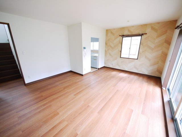 茂原市東部台　中古戸建の居間・リビング|内外装リフォーム済み令和8年2月 都市ガス上下水 駐車2台可 敷地約73坪家庭菜園。ドックラン可