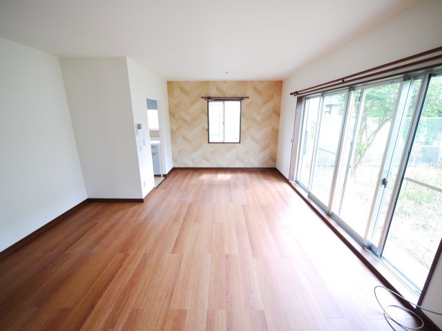 茂原市東部台　中古戸建の居間・リビング|内外装リフォーム済み令和8年2月 都市ガス上下水 駐車2台可 敷地約73坪家庭菜園。ドックラン可