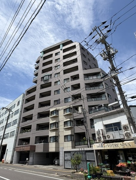 スカイハイツ三条の外観