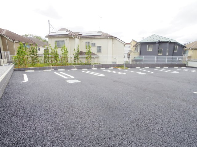グロウヒルズの駐車場