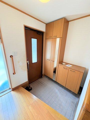菖蒲が丘二丁目一戸建の玄関|きれいな玄関です