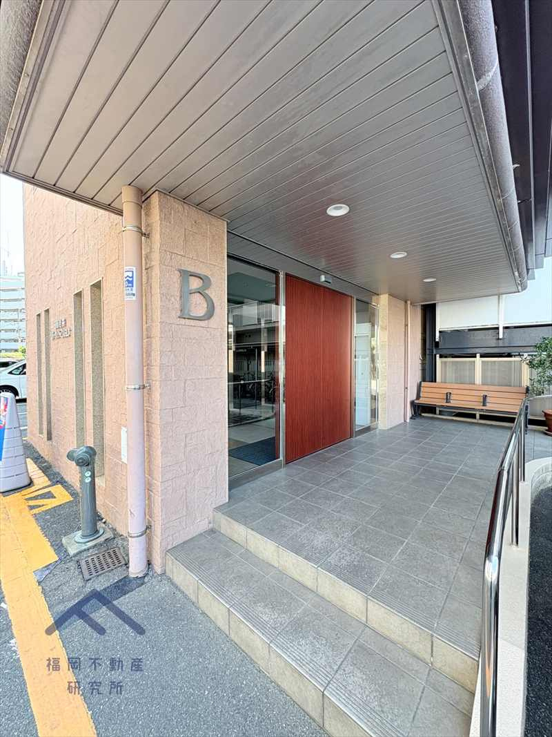 日商岩井リバーサイドマンションB棟のエントランス