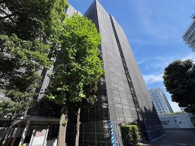 【外観】 | ファミリータウン東陽３号棟（Ｉ棟） | 建物外観（大規模修繕工事中）　※2026年5月撮影
