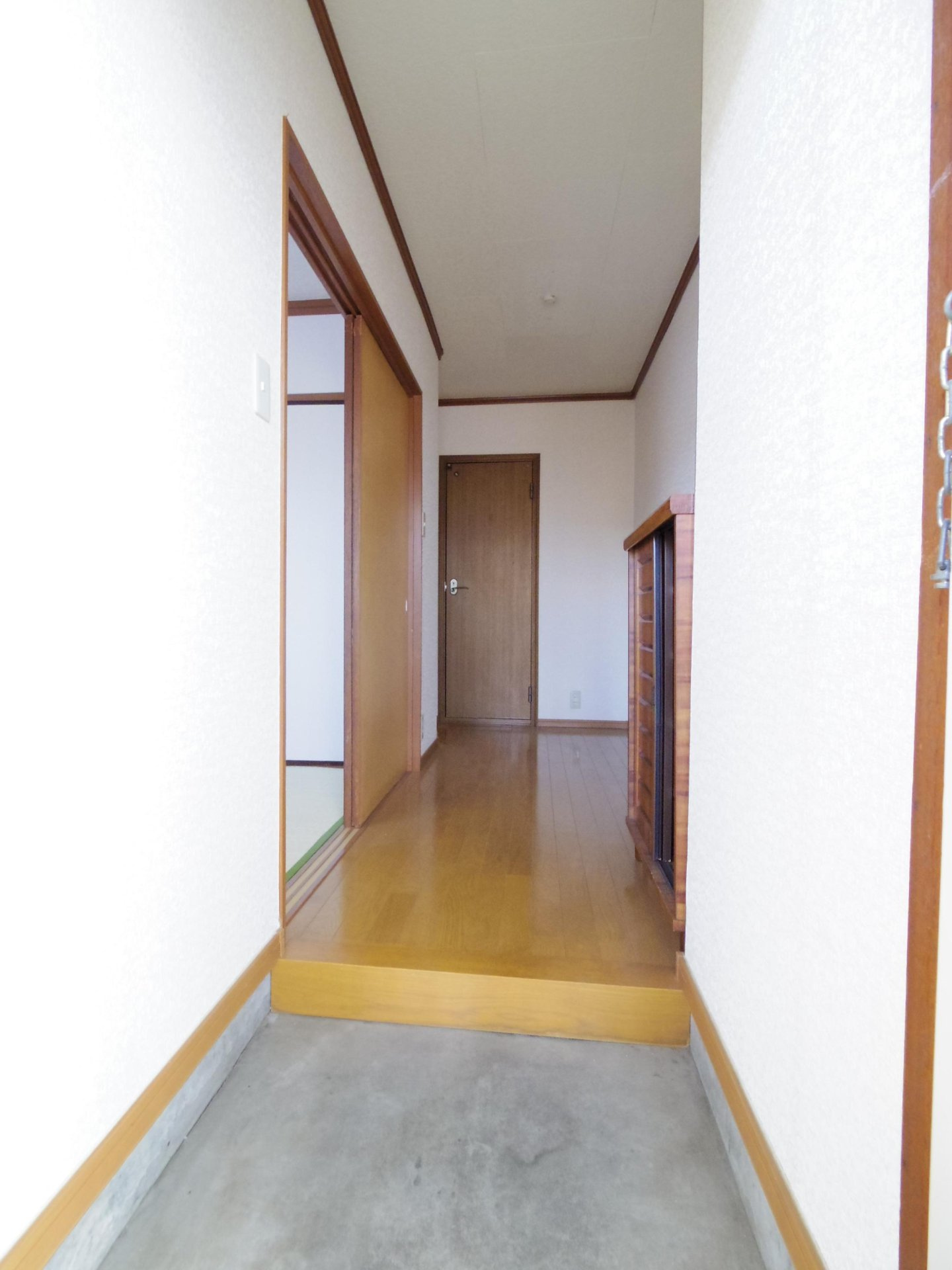 山登ビルの玄関