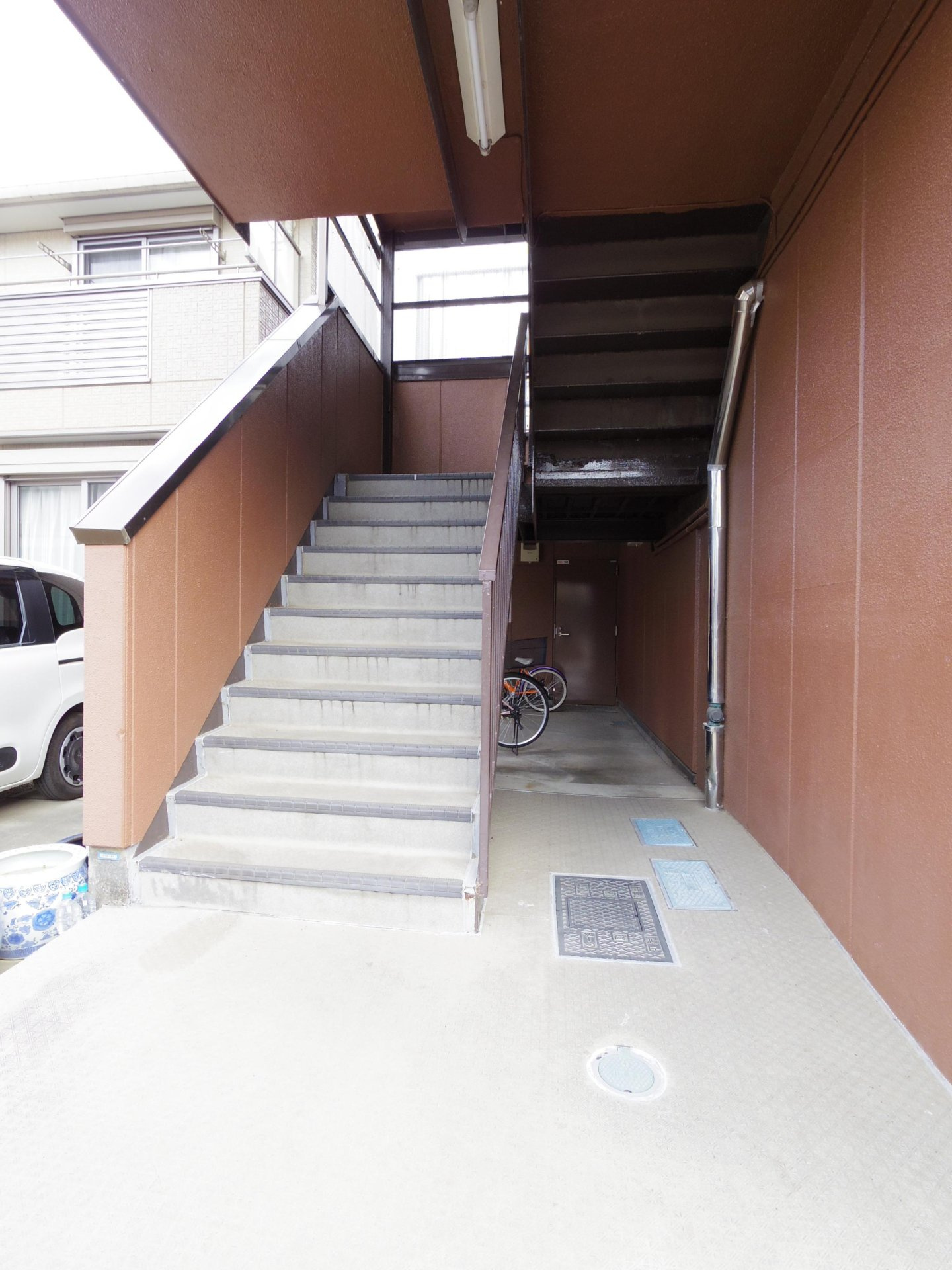 山登ビルのエントランス