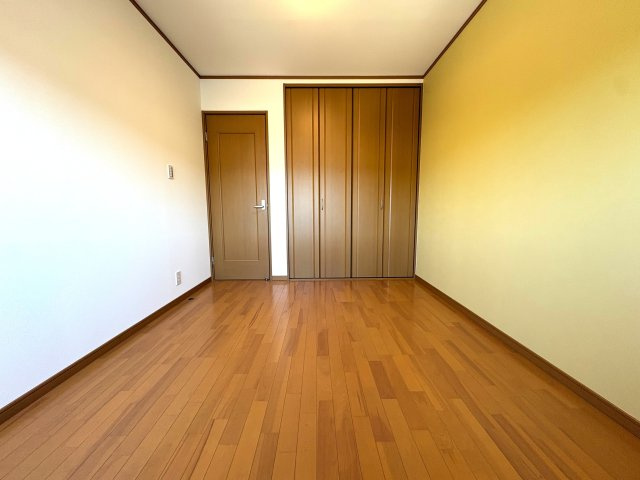 寺戸町東野辺の洋室