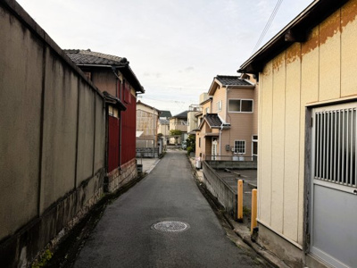 【前面道路含む現地写真】 | 兵庫県姫路市網干区余子浜　～駅や教育施設に商業施設が集まる平坦な街並みでの暮らし～ | 静かな住宅街に位置する、落ち着きのある環境
