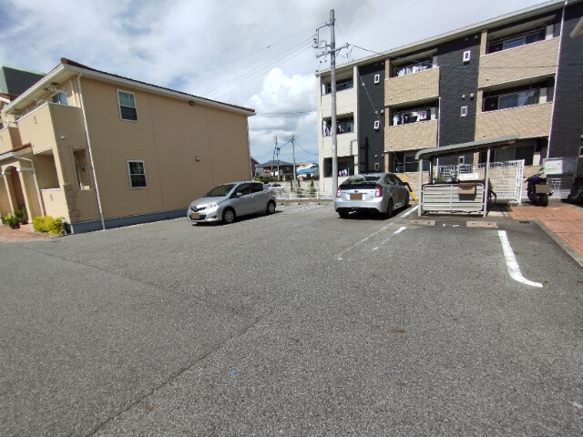 ヴァーサ白鳥Ⅱの駐車場