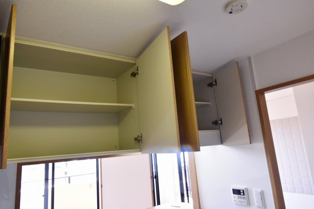 NTPRレジデンス甲子園四番町の内装|キッチン上部の収納