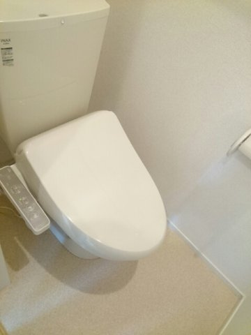 ボルベールⅡのトイレ|落ち着いた色調のトイレです