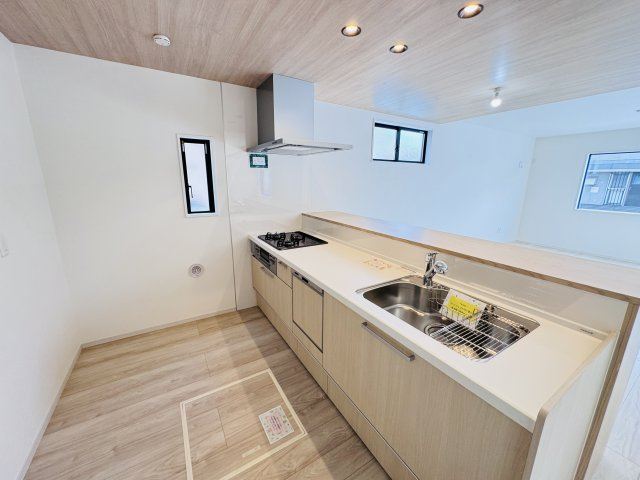 柏市柏新築戸建（柏14期）のキッチン|お手入れしやすいレンジフード・シンクの水栓には浄水器がついてます！