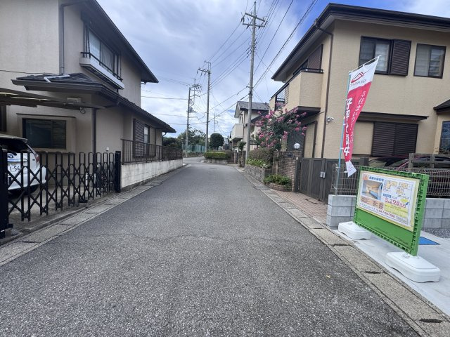 柏市柏新築戸建（柏14期）の前面道路含む現地写真|南西側前面道路・幅員約5ｍ