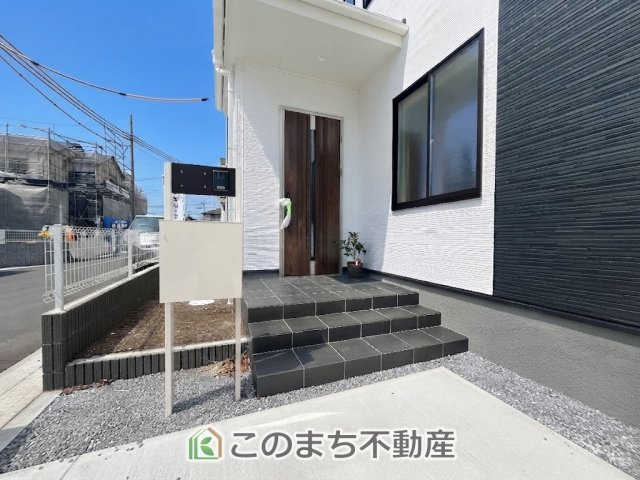 LiveleGarden.S下野市上大領の玄関|スタイリッシュな玄関スペース