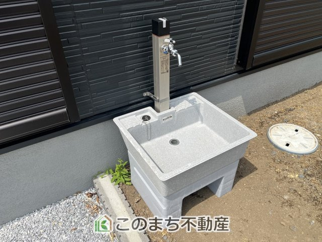 LiveleGarden.S下野市上大領の設備|便利な立ち上げ水栓がついてます。アウトドアやガーデニング、車のお手入れにも活躍します。