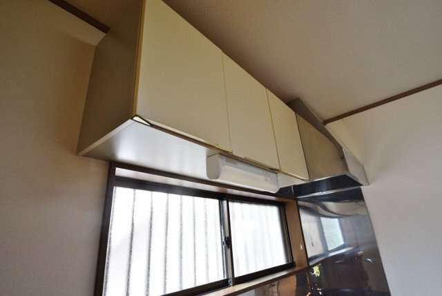 ヒルコート東中山のキッチン|キッチン上部収納
