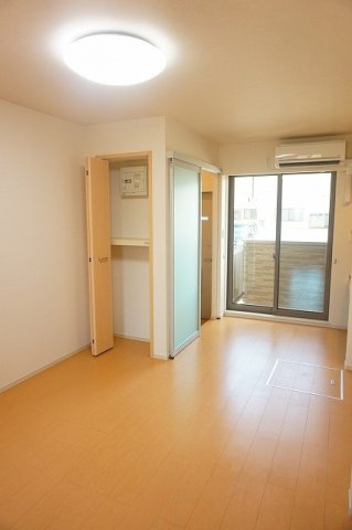アルドール香西Ⅱの居間・リビング|使いやすい居間です