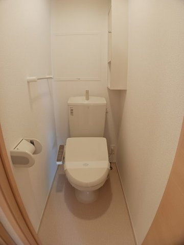 シェリール　Ⅰのトイレ|落ち着いた色調のトイレです