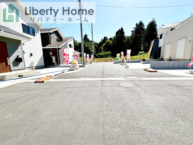 日立市西成沢町2丁目23-P1　新築戸建　7号棟の前面道路含む現地写真