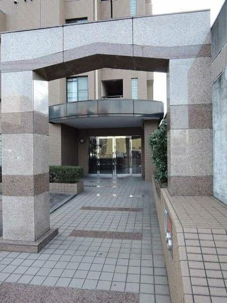 スリーシャイン大磯のエントランス