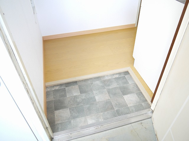 古川マンションの玄関