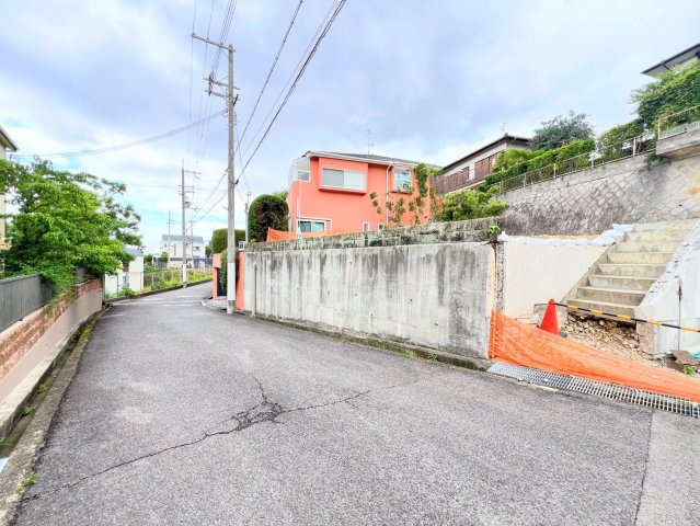 苦楽園六番町の前面道路含む現地写真