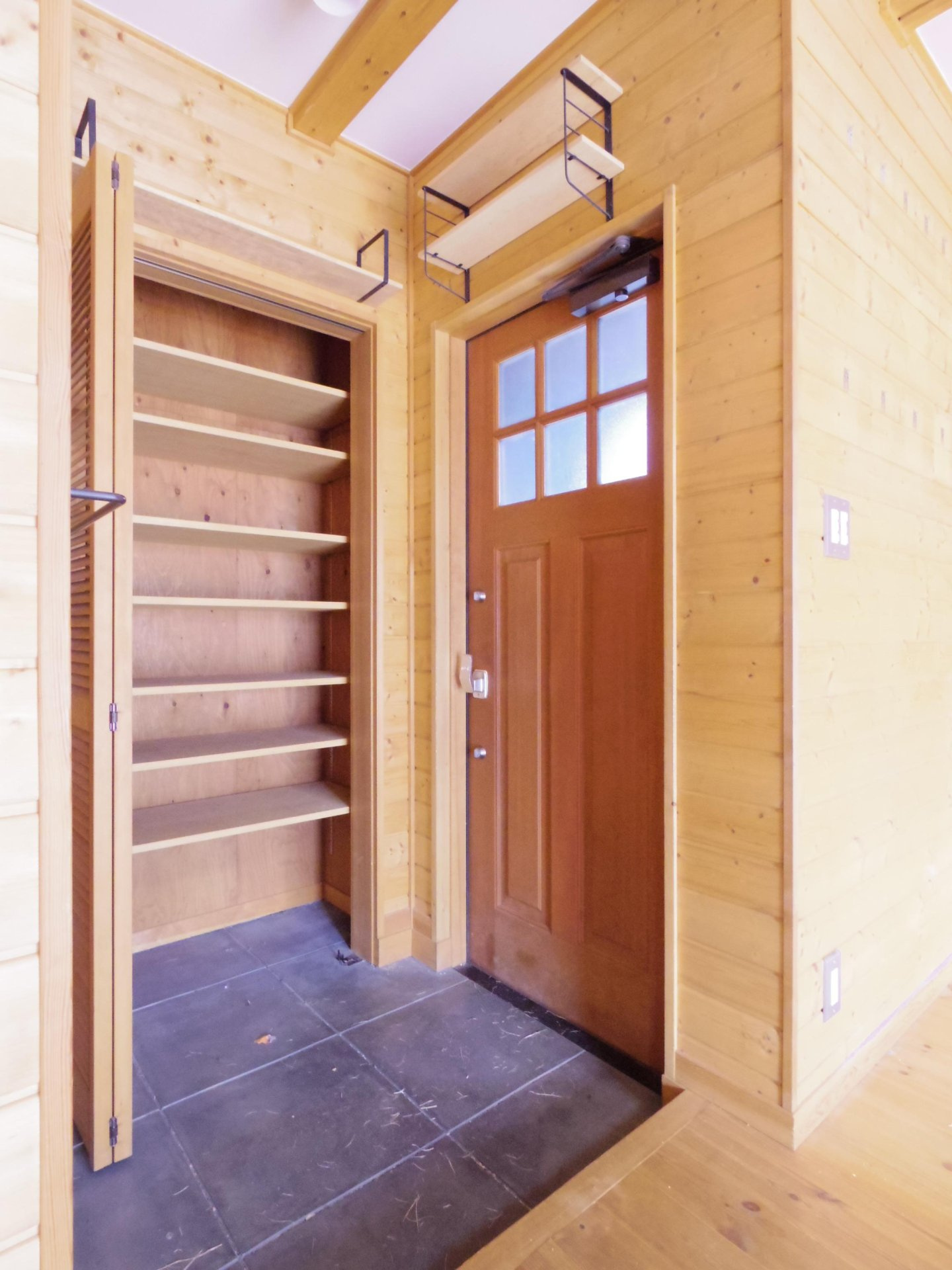 小山３丁目貸家の玄関