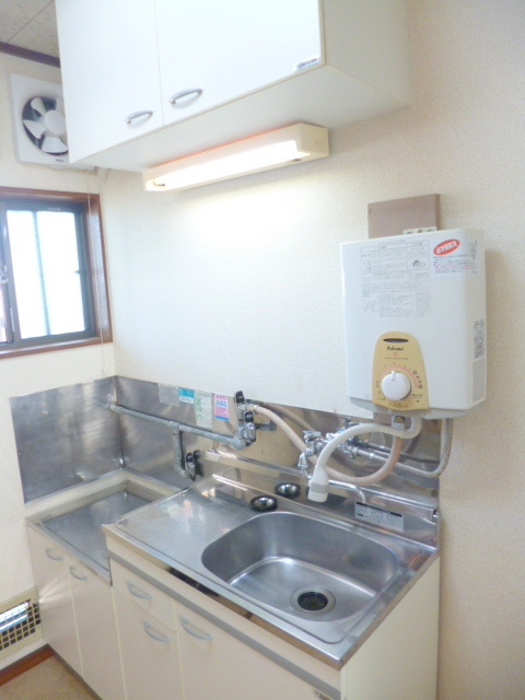 ハイツ西谷のキッチン|★キッチンに窓もあります★