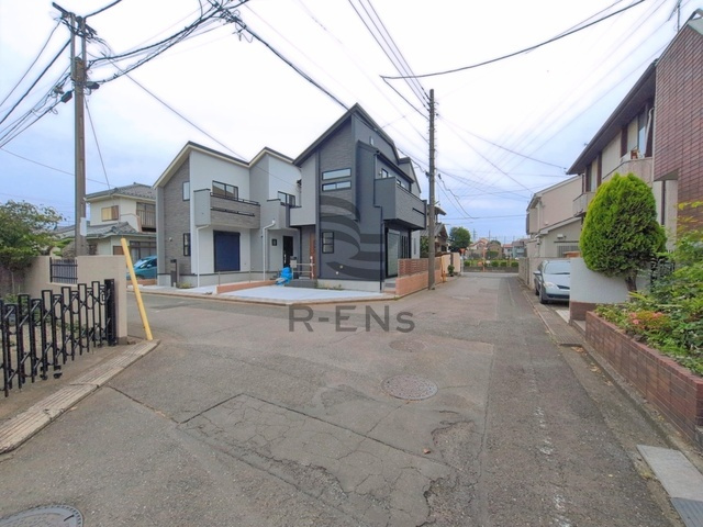 【前面道路含む現地写真】 | 西東京市向台町１丁目　新築戸建て　２号棟 | 高く青い空を感じて暮らす街並みの一角、静かな暮らしを送れます