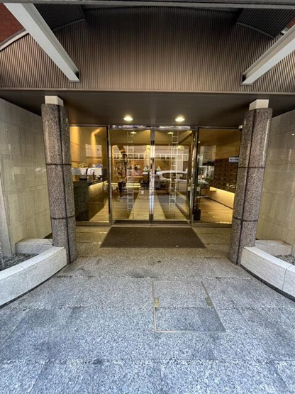 【エントランス】 | ドルミ五反田アンメゾン | 清潔なエントランスです